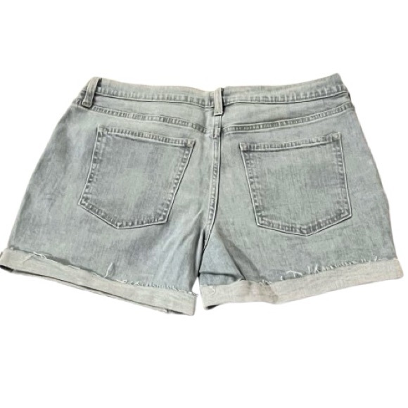 🆕- GAP -5” Girlfriend Mid-Rise Short - Picture 8 of 11